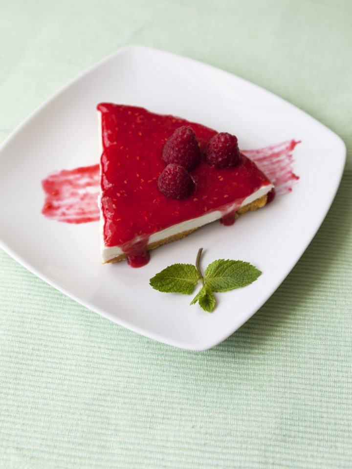 Cheesecake ai lamponi e biscotti con farina gialla di storo